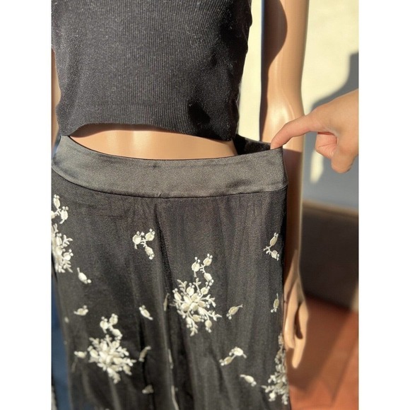 Ann Taylor Skirt 4 Black White Mesh Overlay Floral Midi Side Zip Lined A-Line - Picture 7 of 9